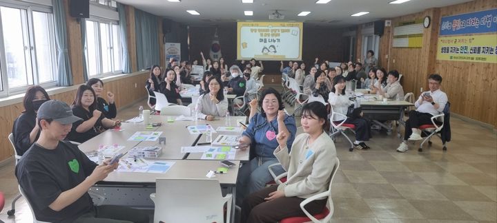 [함양=뉴시스] 함양군 학부모회 단체사진 (사진=함양군 제공) 2026. 04. 22. photo@newsis.com *재판매 및 DB 금지
