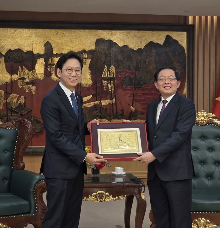 [서울=뉴시스]배경훈 부총리 겸 과학기술정보통신부 장관이 꾸억 중 베트남 과학기술 소관 부총리와 만나 양국 협력 확대 방안에 대해 논의했다. (사진=과기정통부 제공) *재판매 및 DB 금지