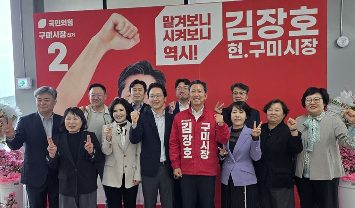 [구미=뉴시스] 중소기업 대표, 김장호 지지 선언. (사진=김장호 선거사무소 제공) 2026.04.22 photo@newsis.com *재판매 및 DB 금지