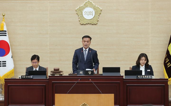 [고창=뉴시스] 22일 개회한 고창군의회의 제323회 임시회 제1차 본회의, 조민규 의장이 회의를 진행하고 있다. *재판매 및 DB 금지