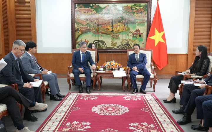 [서울=뉴시스] 4월 22일(현지시각) 한-베 유산 분야 고위급 회담에 참여한 허민 국가유산청장과 호앙 다오 끄엉 베트남 문화부 차관의 모습 (사진=국가유산청 제공) 2026.04.22. photo@newsis.com *재판매 및 DB 금지