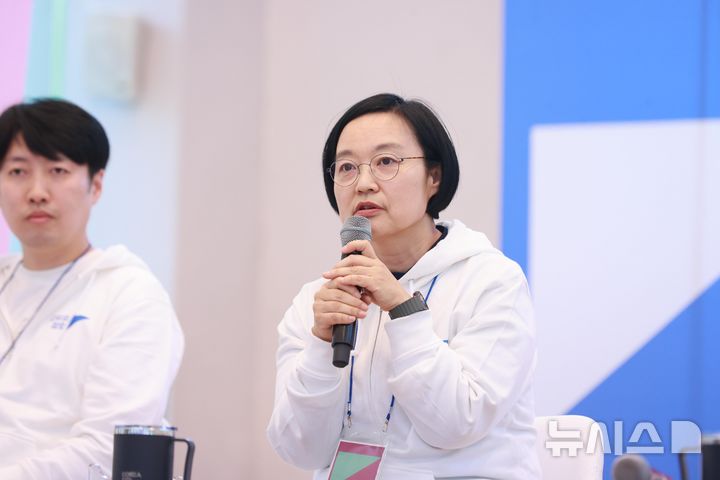 [서울=뉴시스] 한성숙 중소벤처기업부 장관이 지난 22일 충남 아산시 호서대학교에서 열린 모두의 창업 간담회에서 인사말을 하고 있다. (사진=중소벤처기업부 제공) 2026.04.24. photo@newsis.com *재판매 및 DB 금지