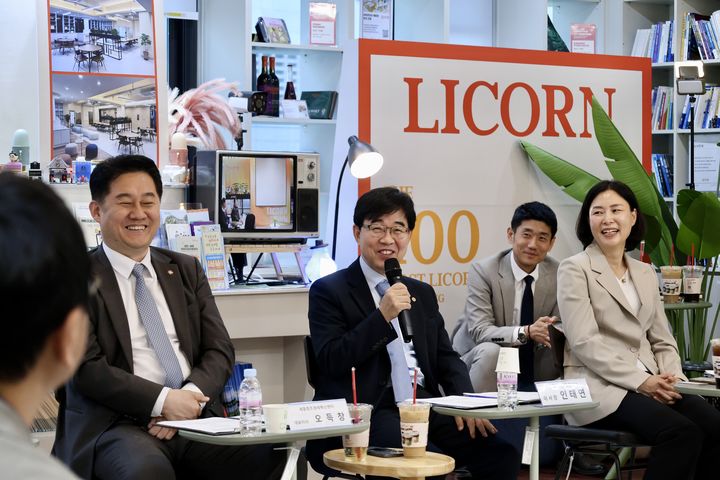 [서울=뉴시스] '신사업창업사관학교 졸업기업 간담회' (사진=소상공인시장진흥공단 제공) 2026.04.23. photo@newsis.com *재판매 및 DB 금지