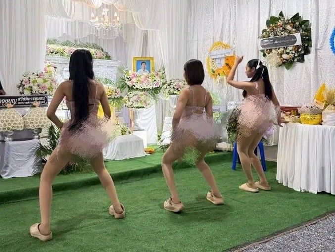 [서울=뉴시스] 태국에서 고인의 마지막 소원을 위해 노출 있는 의상을 입고 클럽이나 바에서 춤을 추는 '코요테 댄서'를 초청해 공연을 벌이는 이례적인 장면이 연출됐다. (사진=페이스북 캡처) *재판매 및 DB 금지
