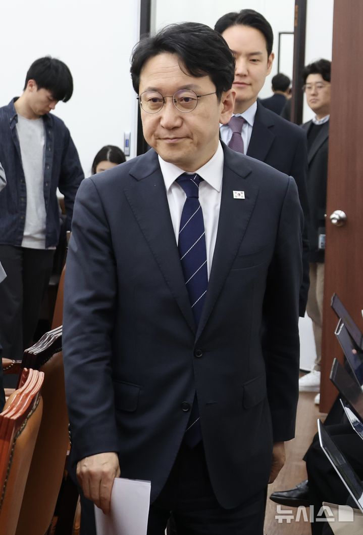 [서울=뉴시스] 조성봉 기자 = 천준호 더불어민주당 원내대표 직무대행이 23일 오전 서울 여의도 국회에서 열린 정책조정회의에 참석하고 있다. 2026.04.23. suncho21@newsis.com