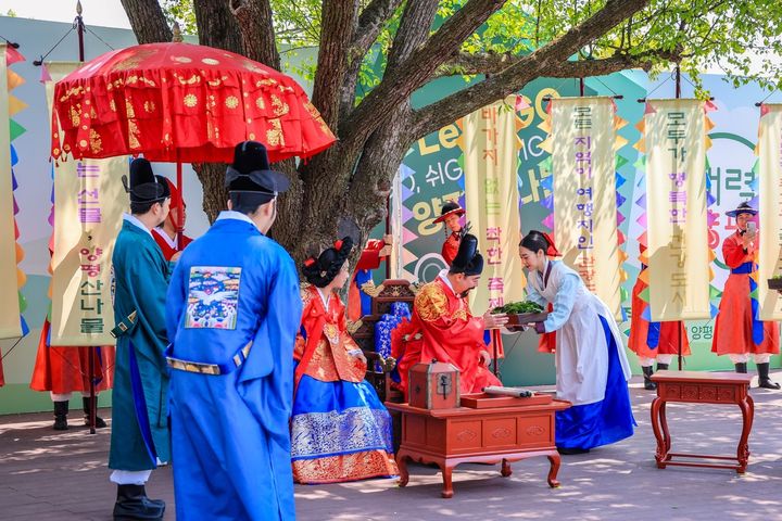 [서울=뉴시스] 양평 용문산 산나물 축제 행사 모습. (사진=양평 용문산 산나물 축제 홈페이지 캡처) *재판매 및 DB 금지