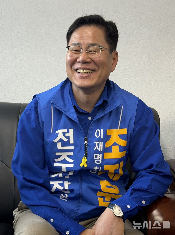 [전주=뉴시스]윤난슬 기자 = 더불어민주당 전주시장 경선에서 최종 후보로 선출된 조지훈 후보는 23일 "신뢰 회복을 바탕으로 통합을 추진하고, 지연된 개발 사업은 속도감 있게 진행하겠다"고 밝혔다. 2026.04.23. yns4656@newsis.com