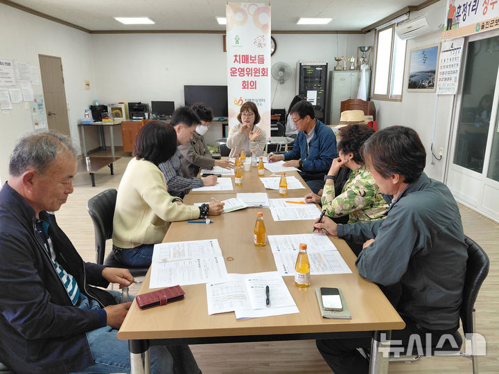[울진=뉴시스] 안병철 기자 = 경북 울진군은 지난 20일 삼율1리 마을회관, 23일 후정1리 마을회관에서 치매보듬마을 운영위원회 회의를 개최했다.(사진=울진군 제공) 2026.04.23. photo@newsis.com