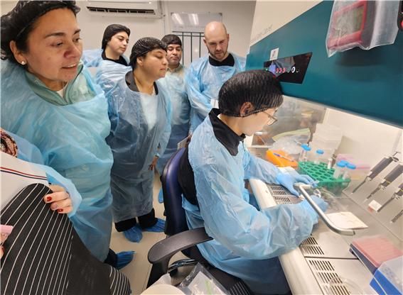 [부산=뉴시스] 국립수산과학원, 수산 질병 진단 역량 강화 기술 훈련 모습. (사진=국립수산과학원 제공) 2026.04.23. photo@newsis.com *재판매 및 DB 금지