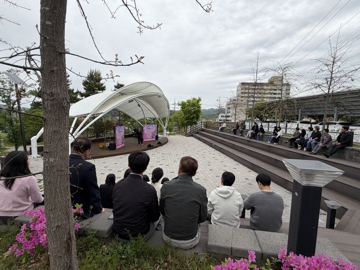 [합천=뉴시스] 구석구석 문화가 있는 날, 버스킹 공연 (사진=합천군 제공) 2026. 04. 23. photo@newsis.com *재판매 및 DB 금지