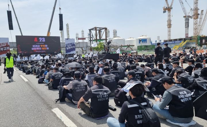 [서울=뉴시스]이지용 기자 = 23일 오후 경기 평택캠퍼스에서 열린 '4·23 투쟁 결의대회' 현장. 2026.04.23. leejy5223@newsis.com *재판매 및 DB 금지