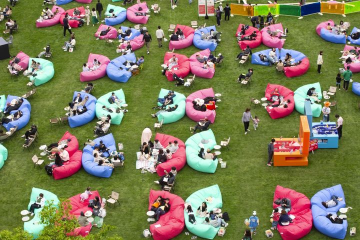 [서울=뉴시스] 책읽는 서울광장(좌석). (사진=서울시 제공) 2026.04.24. *재판매 및 DB 금지