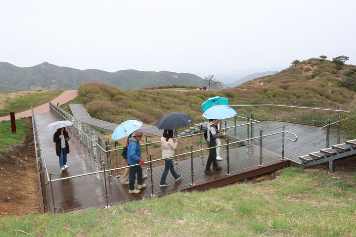 황매산군립공원에 조성된 무장애 덱 길. (사진=한국관광공사) *재판매 및 DB 금지