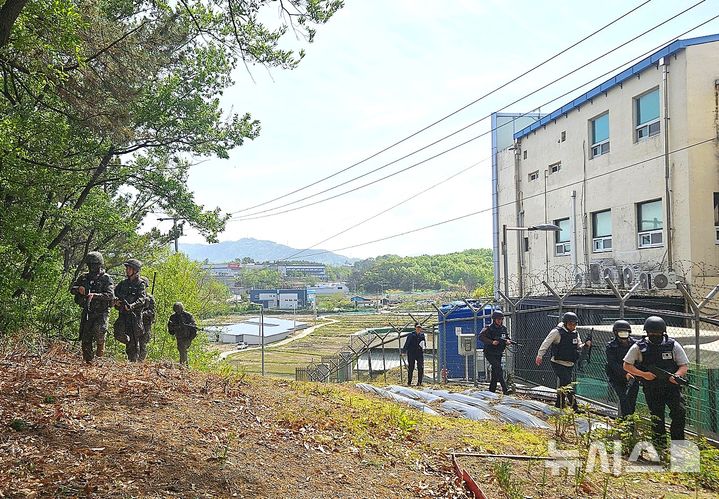 [영천=뉴시스] 영천경찰서·군부대 합동 방호 훈련 현장 (사진=영천경찰서 제공) 2026. 4. 23. photo@newsis.com