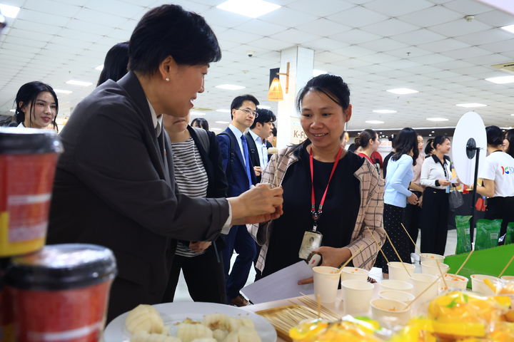 송미령 농림축산식품부 장관이 베트남을 방문해 현지에 진출한 우리 기업의 K-외식과 급식을 연계한 K-푸드 수출 확대 방안을 점검했다. (사진 = 농식품부 제공) 2026.04.23.&nbsp; *재판매 및 DB 금지
