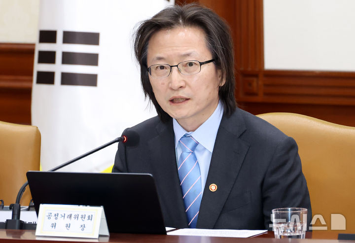 [서울=뉴시스] 추상철 기자 = 주병기 공정거래위원회 위원장이 23일 오전 서울 종로구 정부서울청사에서 열린 민생물가 특별관리 관계장관 TF 회의에서 발언하고 있다. 2026.04.23. scchoo@newsis.com