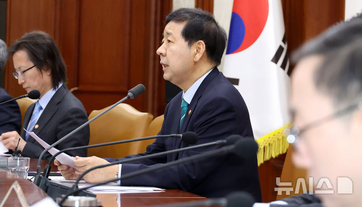 [서울=뉴시스] 추상철 기자 = 사진은 구윤철 경제부총리 겸 재정경제부 장관이 지난 23일 오전 서울 종로구 정부서울청사에서 열린 민생물가 특별관리 관계장관 TF 회의에서 발언하고 있는 모습. 2026.04.23. scchoo@newsis.com