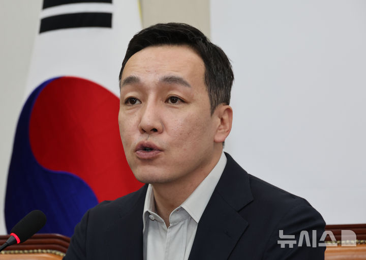 [서울=뉴시스] 김금보 기자 = 김민수 국민의힘 최고위원이 장동혁 국민의힘 대표에 대한 비판이 거세지자 개인 SNS를 통해 입장을 밝혔다. 2026.04.23. kgb@newsis.com