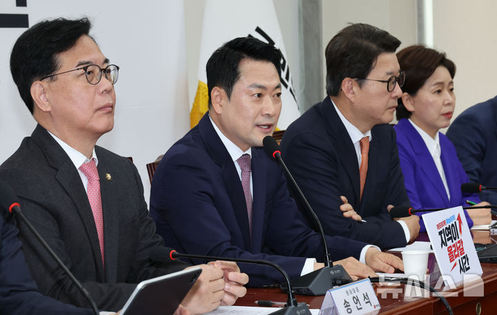 [서울=뉴시스] 김금보 기자 = 장동혁 국민의힘 대표가 23일 오전 서울 여의도 국회에서 열린 최고위원회의에서 발언을 하고 있다. 2026.04.23. kgb@newsis.com