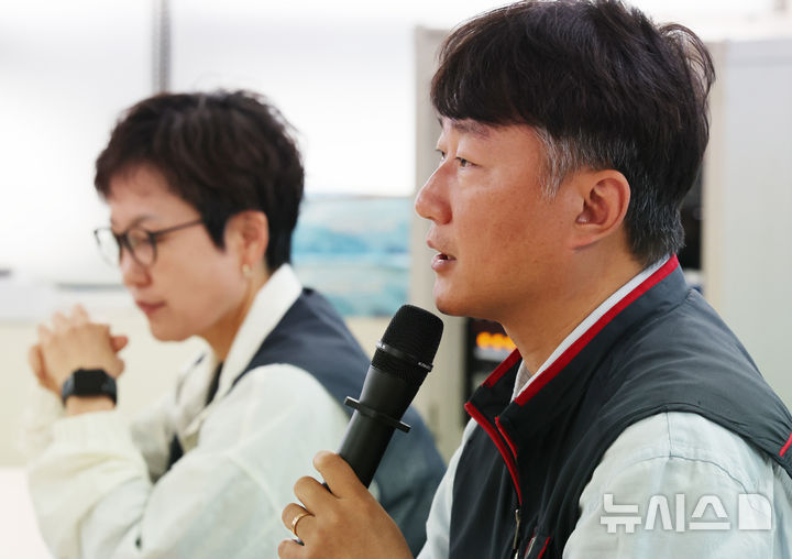 [서울=뉴시스] 박주성 기자 = 양경수 민주노총 위원장이 23일 오전 서울 중구 금속노조 회의실에서 기자간담회를 하고 있다. 2026.04.23. park7691@newsis.com