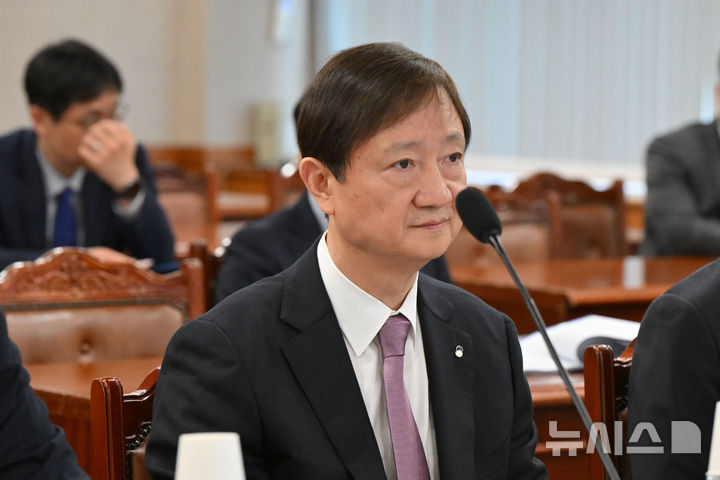 [서울=뉴시스] 국회사진기자단= 이찬진 금융감독원장이 23일 서울 여의도 금융감독원에서 열린 윤석열 정권 정치검찰 조작기소 의혹 사건 진상규명 국정조사특별위원회 ‘쌍방울그룹 주가 조작 무마 의혹 관련 현장조사’에 출석해 있다. 2026.04.23. photo@newsis.com