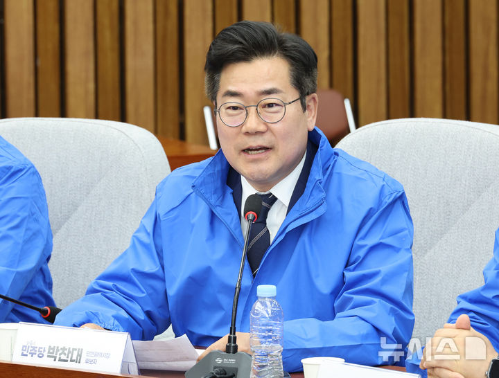 [서울=뉴시스] 김금보 기자 = 박찬대 더불어민주당 인천시장 후보가 지난달 23일 서울 여의도 국회에서 열린 '더불어민주당 16개 광역단체장 후보자 연석회의'에서 결의를 밝히고 있다. 2026.04.23. kgb@newsis.com