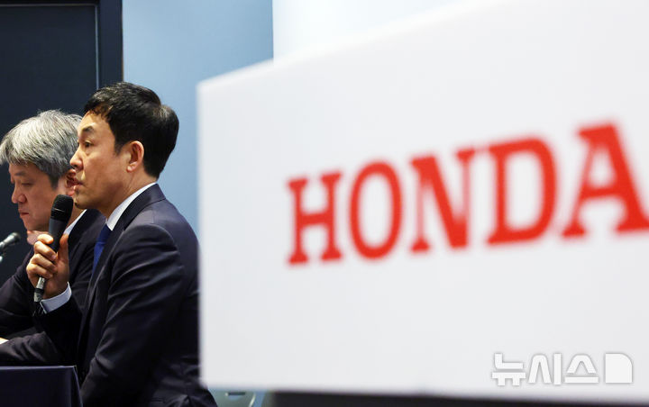 [서울=뉴시스] 황준선 기자 = 이지홍 혼다 코리아 대표이사가 23일 오후 서울 강남구 코엑스에서 열린 혼다 코리아 자동차 시장 철수 관련 기자회견에서 발언하고 있다. 2026.04.23. hwang@newsis.com