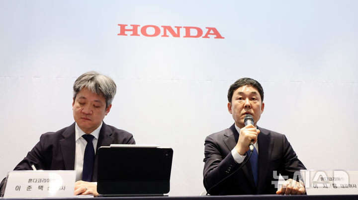 [서울=뉴시스] 황준선 기자 = 이지홍 혼다 코리아 대표이사가 23일 오후 서울 강남구 코엑스에서 열린 혼다 코리아 자동차 시장 철수 관련 기자회견에서 발언하고 있다. 2026.04.23. hwang@newsis.com