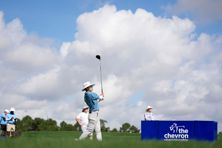 [휴스턴=AP/뉴시스] 이소미가 23일(현지 시간) 미 텍사스주 휴스턴의 메모리얼 파크 골프코스에서 열린 미국여자프로골프(LPGA) 셰브론 챔피언십 첫날 18번 홀에서 티샷하고 있다. 이소미는 5언더파 67타 공동 2위에 올랐다. 2026.04.24.