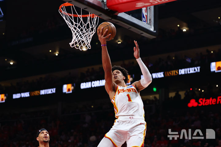 [애틀랜타=AP/뉴시스] 미국프로농구(NBA) 애틀랜타 호크스의 제일런 존슨. 2026.04.23.