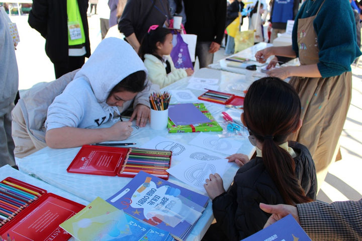 [진주=뉴시스]진주시, 어린이날 ‘문화체험 부스’ 운영.(사진=진주시 제공).2026.04.24.photo@newsis.com *재판매 및 DB 금지