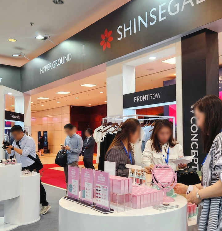 [서울=뉴시스] 신세계百, 하이퍼그라운드 베트남 쇼케이스 부스 전경 (사진=신세계백화점 제공) 2026.04.24. photo@newsis.com *재판매 및 DB 금지