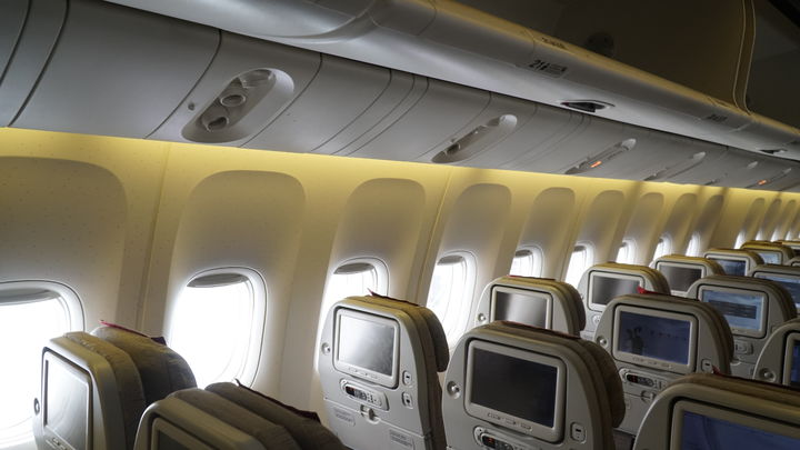 [서울=뉴시스] 에어아시아 여객기 내에서 한 중국인 승객이 승무원의 언어 능력을 문제 삼으며 난동을 부려 이륙이 지연되는 소동이 빚어졌다. 본 이미지는 기사와 관계 없음. (사진=유토이미지)