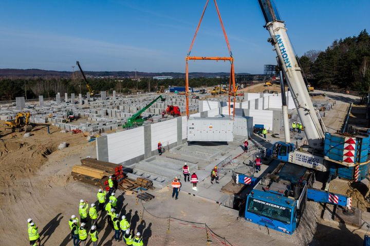 AI發 전력수요 폭증…ESS 배터리, 새 성장축 부상 [K배터리 '캐즘' 돌파②]