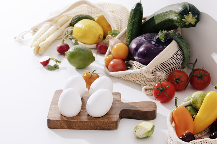 [서울=뉴시스] 28일 의료계에 따르면 빈혈은 혈액 내 적혈구 수가 부족하거나 헤모글로빈 농도가 감소해 체내 산소 운반 능력이 떨어진 상태를 말한다. 빈혈 예방에는 고른 영양소를 규칙적으로 섭취하는 것이 도움이 된다 (사진= 유토이미지)