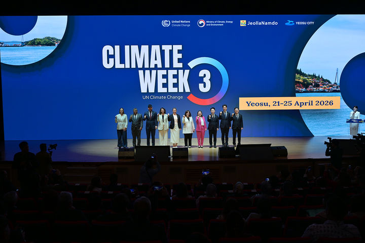 [여수=뉴시스] 24일 전남 여수시 엑스포컨벤션센터 엑스포홀에서 유엔기후변화협약 기후주간 공식 개막식이 열리고 있다. (사진=여수시 제공) 2026.04.24. photo@newsis.com *재판매 및 DB 금지