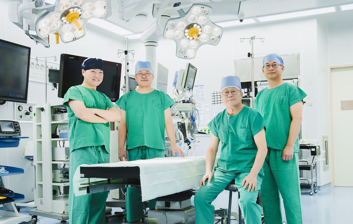 [대전=뉴시스] 충남대병원 간이식팀.( 사진=충남대학교병원 제공) 2026.04.24. photo@newsis.com *재판매 및 DB 금지