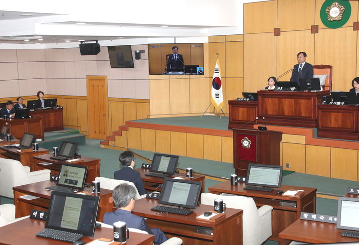 [정읍=뉴시스] 24일 열린 정읍시의회 제312회 임시회 제2차 본회의, 박일 의장이 회의를 진행하고 있다. *재판매 및 DB 금지