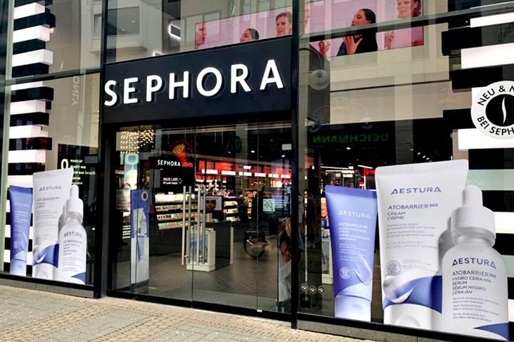 [서울=뉴시스] 세포라 독일 퀼른 매장 전면에 에스트라 제품 이미지가 부착되어 있다(사진=아모레퍼시픽 제공) 2026.04.25. photo@newsis.com *재판매 및 DB 금지
