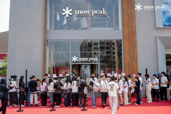 인파가 몰린 스노우피크 어패럴 광저우 쥐롱완점 모습. (사진=감성코퍼레이션) *재판매 및 DB 금지