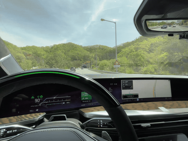 캐딜락 '2026 더 뉴 에스컬레이드'가 슈퍼크루즈 기능으로 주행되고 있다. 2026.04.23. photo@newsis.com *재판매 및 DB 금지