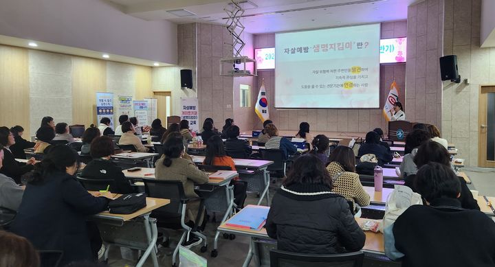 [창녕=뉴시스] 법정의무교육 대상자를 대상으로 교육을 실시하고 있다. (사진= 창녕군 제공) 2026.04.24. photo@newsis.com *재판매 및 DB 금지