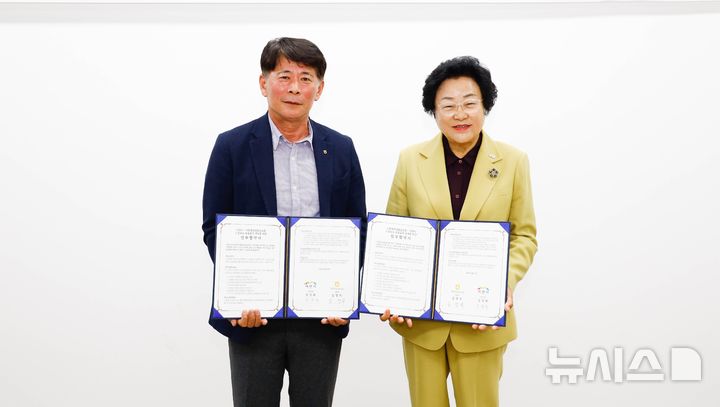 [이천=뉴시스] 이천시가 이천축협과 드론배송 유통물류 협력 위한 업무협약을 체결했다 (사진=이천시 제공) 2026.04.24.photo@newsis.com
