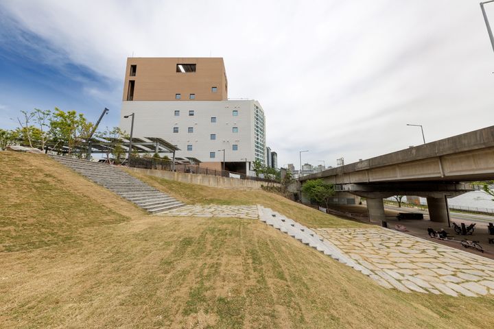 [서울=뉴시스]잔디로 전경. (사진=마포구 제공) 2026.04.24. photo@newsis.com *재판매 및 DB 금지