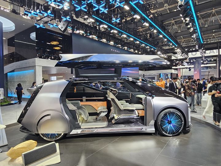 [베이징=뉴시스] 중국 완성차 기업 체리자동차 산하의 EXEED가 24일 중국 베이징 국제전람중심 순의관에서 열린 오토 차이나 2026에서 공개한 콘셉트 카의 모습. 2026.4.24. photo@newsis.com *재판매 및 DB 금지