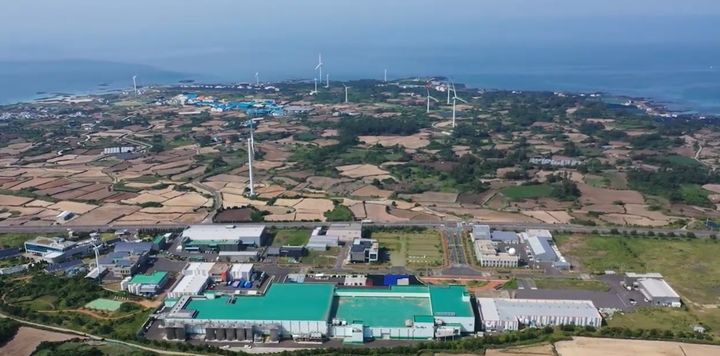 [제주=뉴시스] 용암해수산업단지 전경. (사진=용암해수센터 유튜브 갈무리) *재판매 및 DB 금지