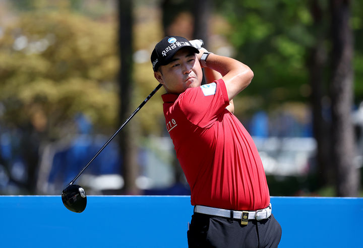 [서울=뉴시스] 이태훈, 한국프로골프(KPGA) 투어 우리금융 챔피언십 둘째 날 공동 8위. (사진=KPGA 제공) *재판매 및 DB 금지