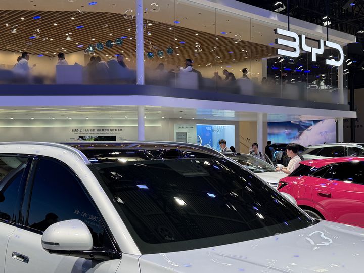 [베이징=뉴시스] 류인선 기자 = BYD가 24일 중국 베이징 국제전람중심 박람회장에 마련한 오토 차이나 2026 부스의 모습. 2026.4.24. photo@newsis.com *재판매 및 DB 금지