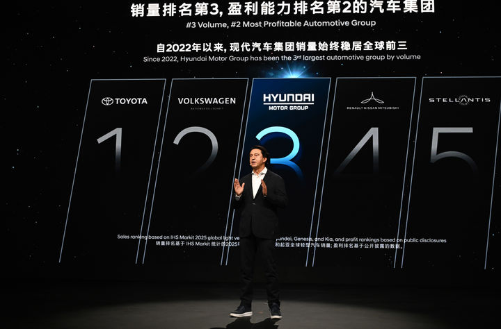 [베이징=뉴시스] 현대차가 24일 중국 베이징 국제전람중심에서 열린 오토 차이나 2026에서 아이오닉 V 공개 행사를 진행하고 있다. (사진=현대차 제공) 2026.4.24. photo@newsis.com *재판매 및 DB 금지