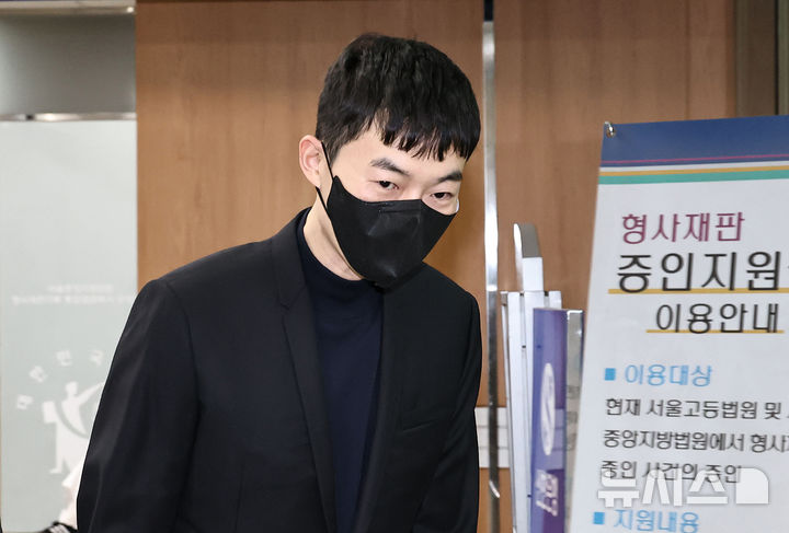 수학 1타 현우진의 반박 "정상적인 문항 거래였고 세금도 다 냈다"